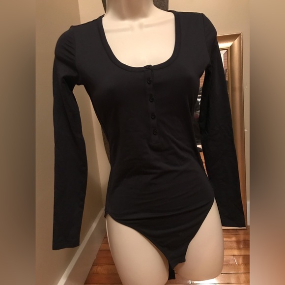 NWOT everlane black bodysuit. Size xs. Never worn or washed - Picture 1 of 4